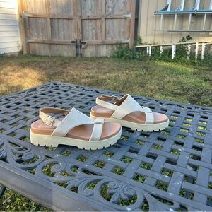 Vionic Onyx Alondra Lug‎ Sandals size 7